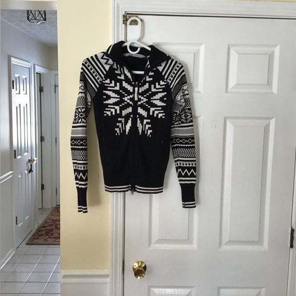 Athleta Sweaters - Athleta Black and White Geometric Hoodie